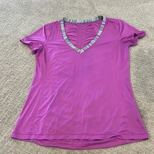 Lululemon Vneck tshirt purple 10